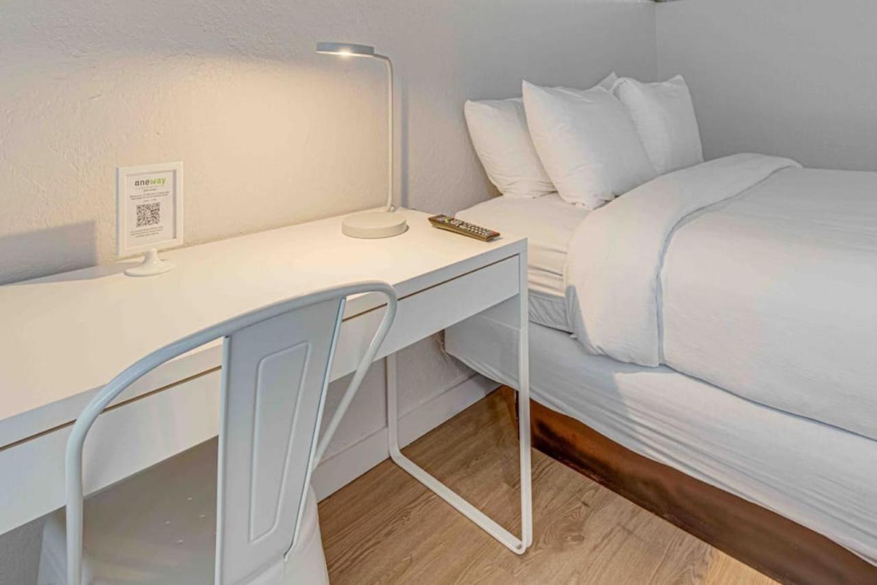 Travel Lodge By Wyndham 10 Min From Disney كيسيمي المظهر الخارجي الصورة