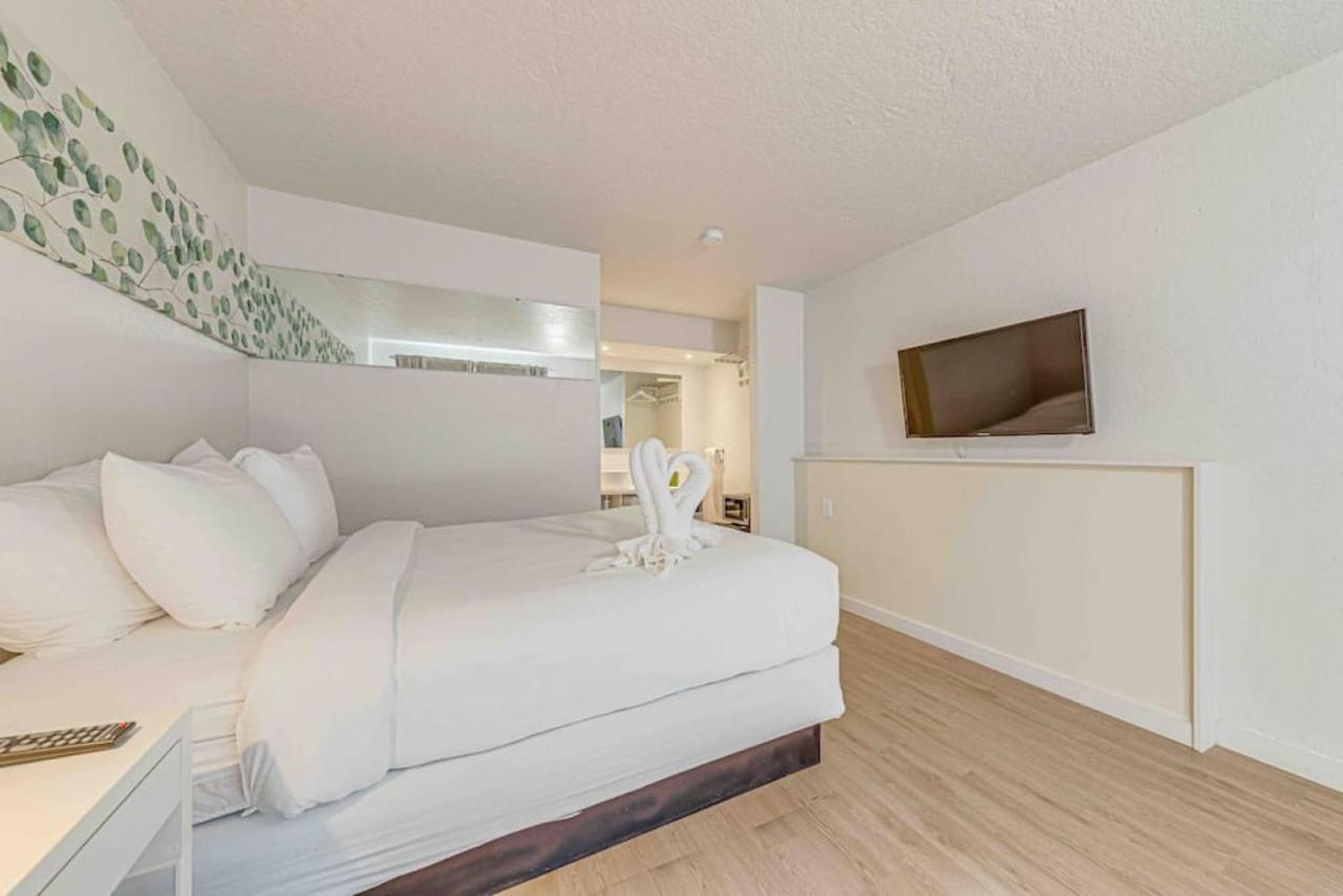 Travel Lodge By Wyndham 10 Min From Disney كيسيمي المظهر الخارجي الصورة