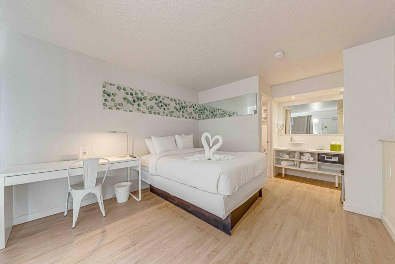 Travel Lodge By Wyndham 10 Min From Disney كيسيمي المظهر الخارجي الصورة
