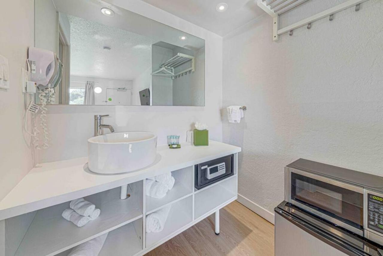 Travel Lodge By Wyndham 10 Min From Disney كيسيمي المظهر الخارجي الصورة